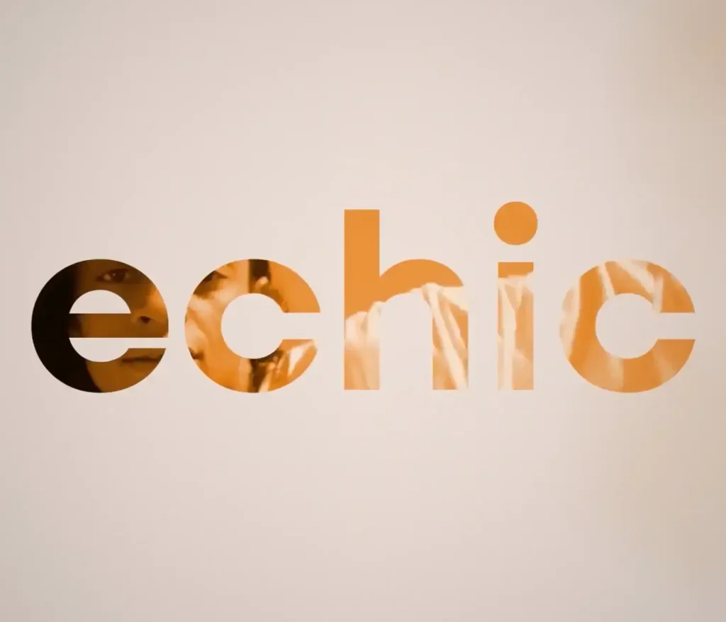 eine Wortmarke echic in dem das Bild einer tanzenden Frau zu sehen ist. Das bild ist in orange gehalten